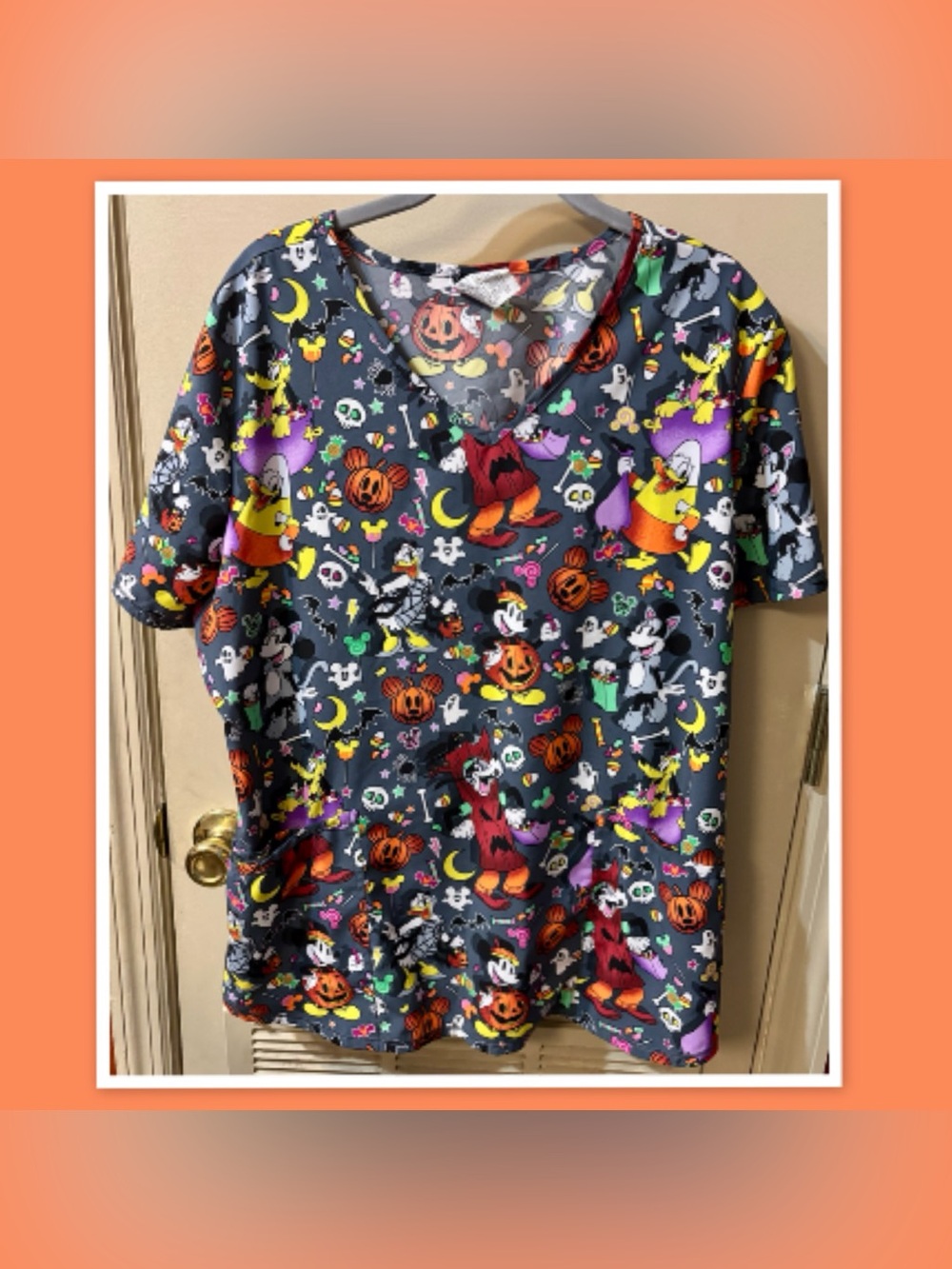 Disney Halloween Scrub Top ~ Size Large